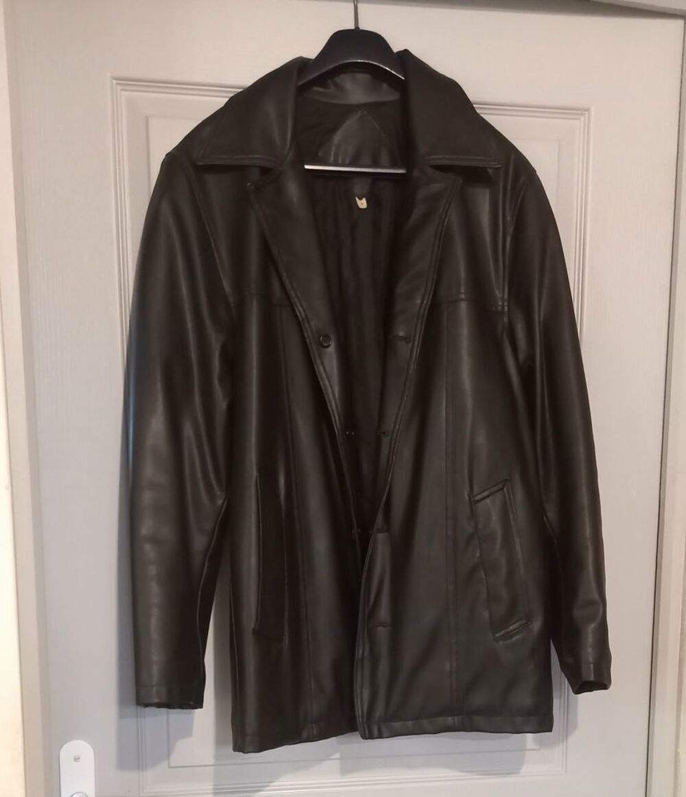 Vendre veste noir semi cuir homme. 20€ et veste en coton hom Vêtements