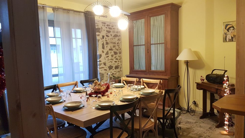   ENCORE DES DISPOS PRINTEMPS/ETE GITE de 12 personnes, 6 ch. Auvergne, Tauves (63690)