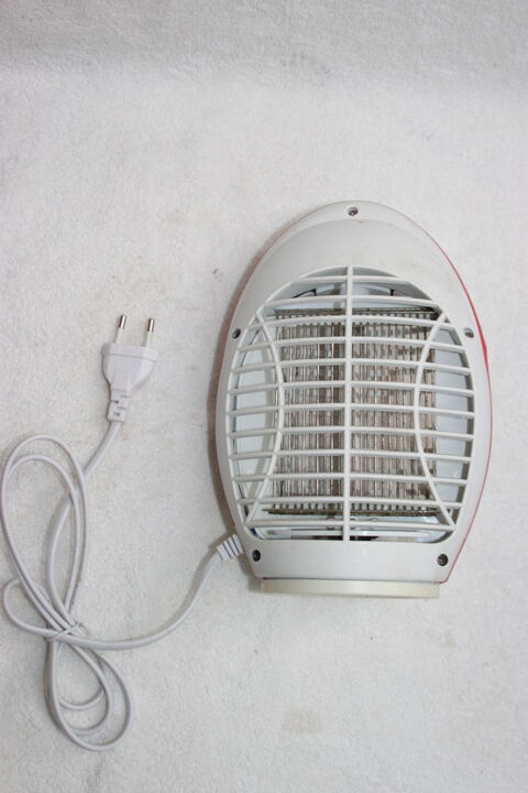 Lampe anti-moustiques et anti-mouches 8 Montigny-Lencoup (77)