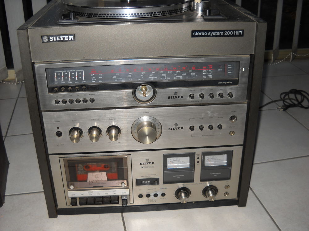 chaine st&eacute;r&eacute;o avec 2 baffes Audio et hifi