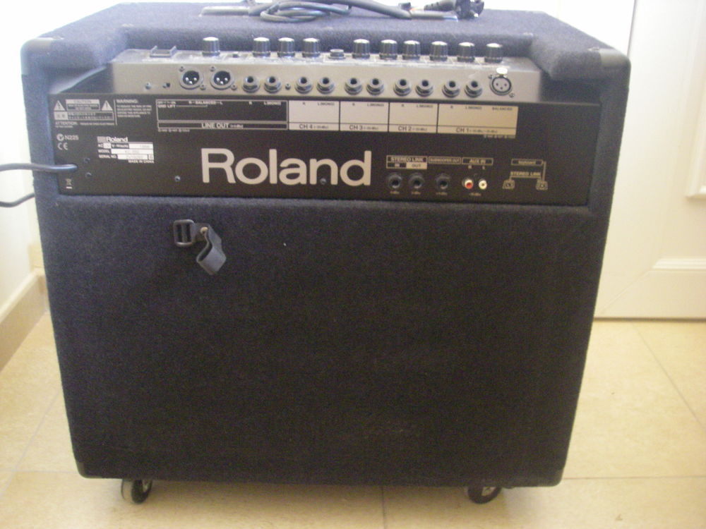 Ampli Roland " KC 550 " . Audio et hifi