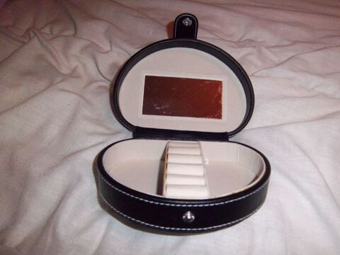 Boite � bijoux 1 Bossay-sur-Claise (37)