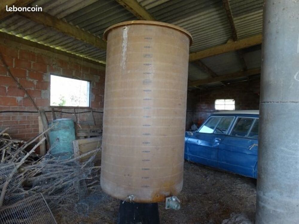 2 garde-vins . un 1000 litres un 1300 litre Jardin