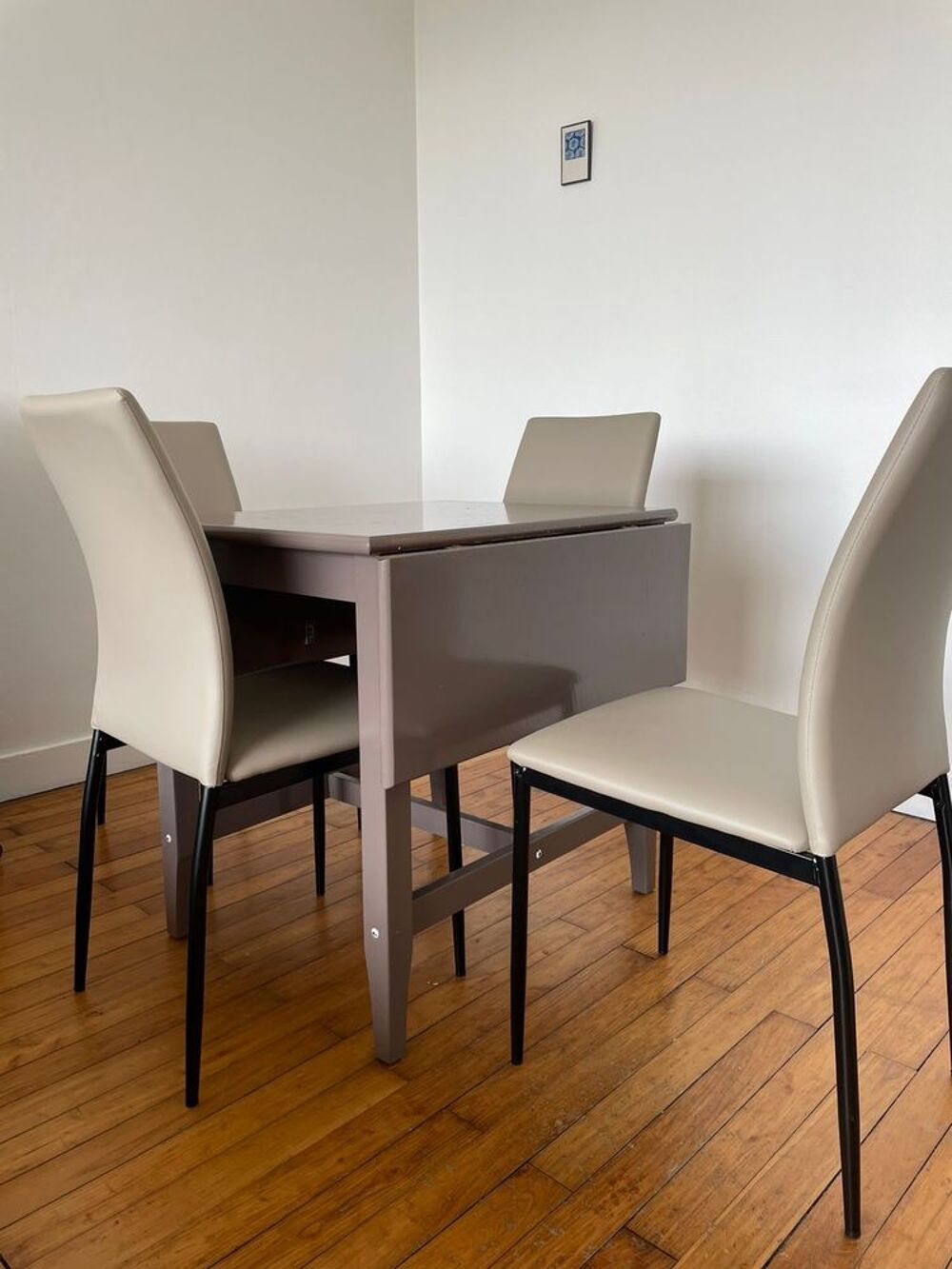 Table pliante + 4 chaises ? gris ? tr&egrave;s bon &eacute;tat ? 120 € Meubles