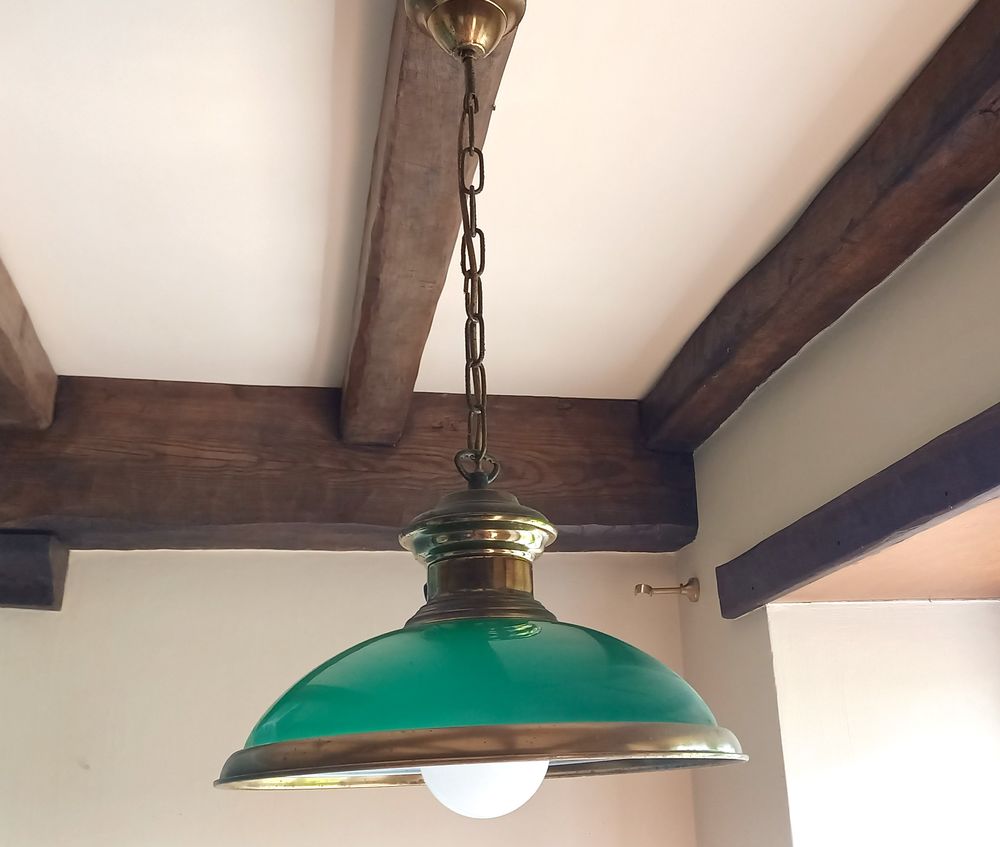 Un lustre &agrave; un globe Décoration