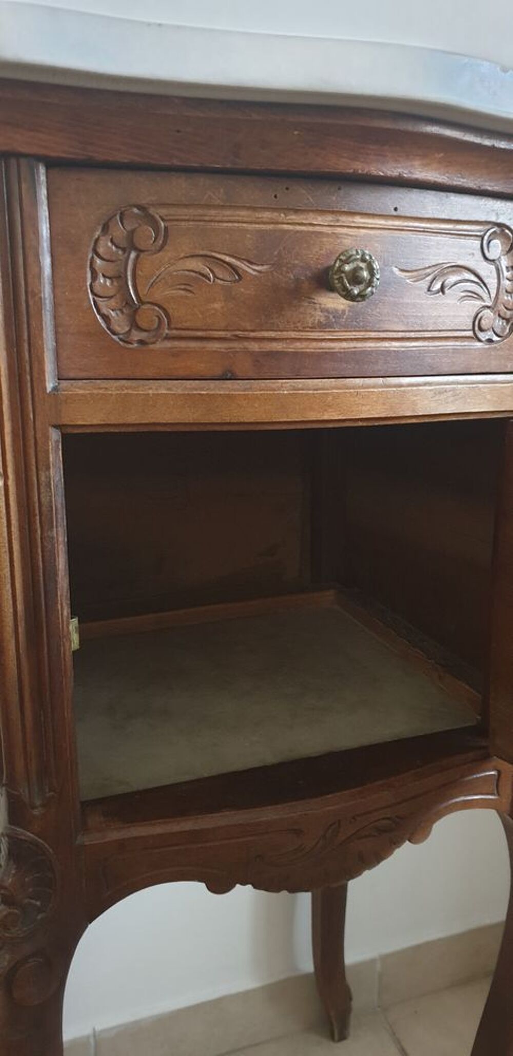
Table de chevet ancienne avec joli marbre Meubles