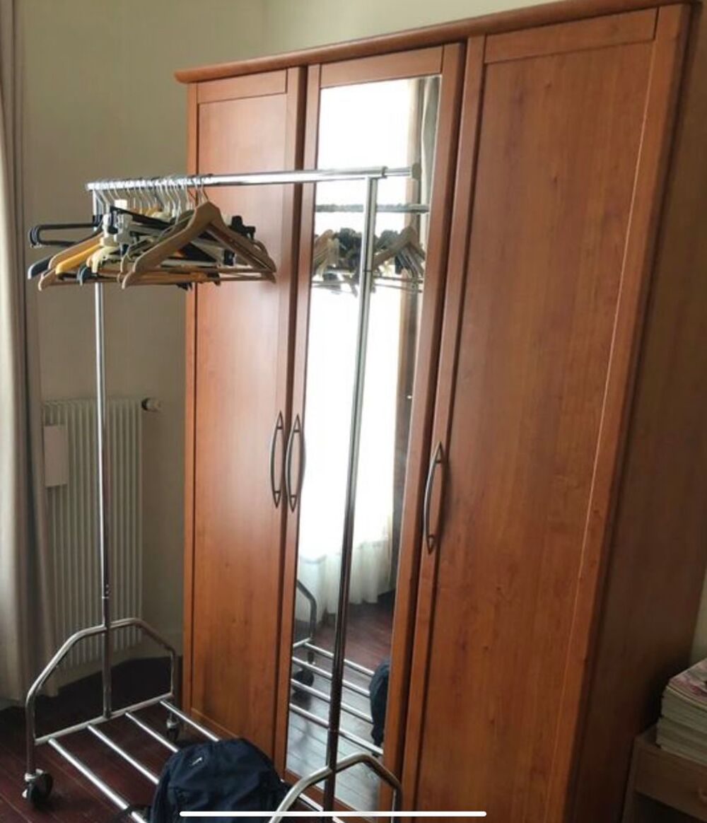 Armoire en bois massif Meubles