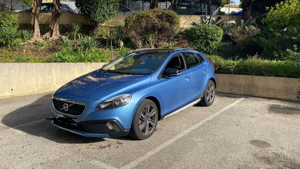V40 Cross Country Business D2 120 Momentum Business 2016 occasion 91310 Montlh&eacute;ry