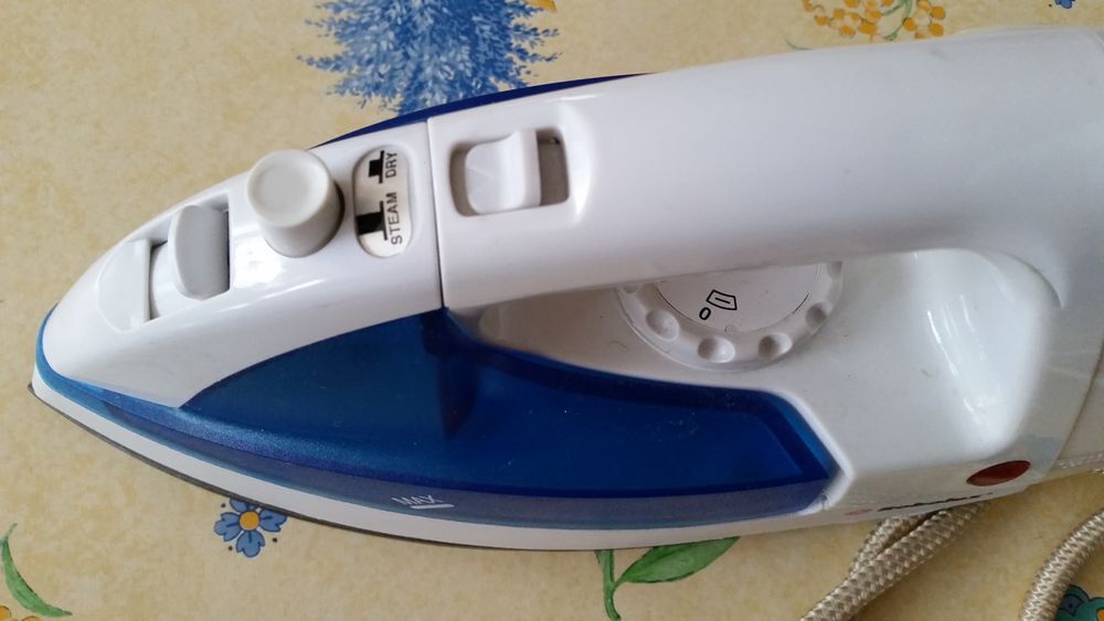 Fer a repasser a vapeurs Robolux Electroménager