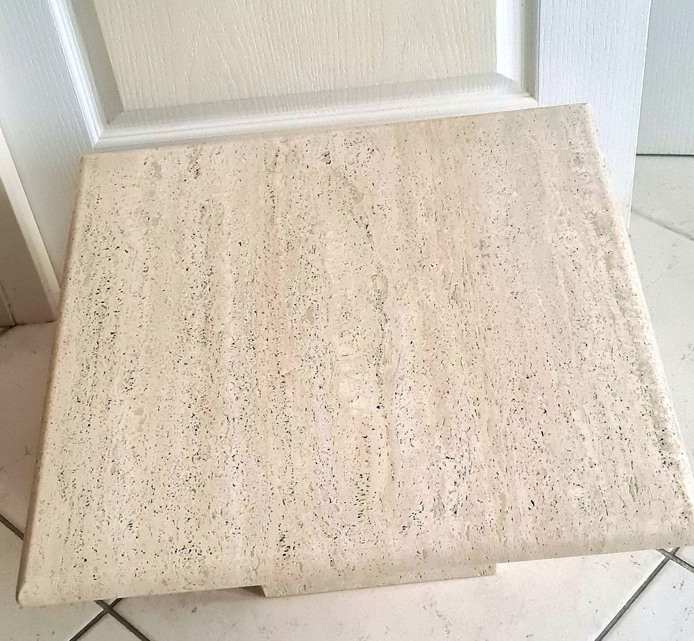 Petite table basse en travertin de Ligne Roset Meubles