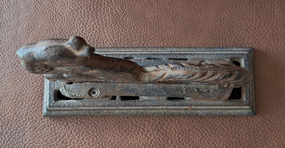 ancien casse noix noisettes vintage en m&eacute;tal &eacute;cureuil Décoration