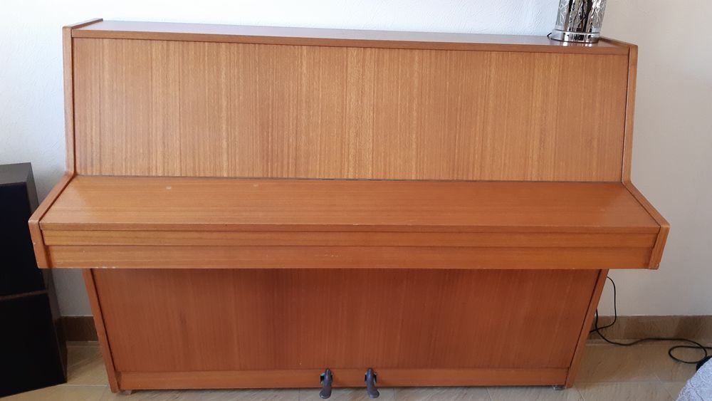 Piano droit Instruments de musique