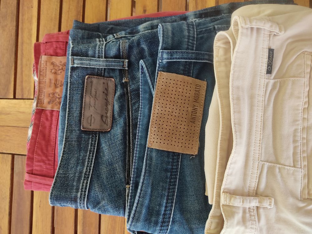 Jeans pratiquement neuf de marque Vêtements