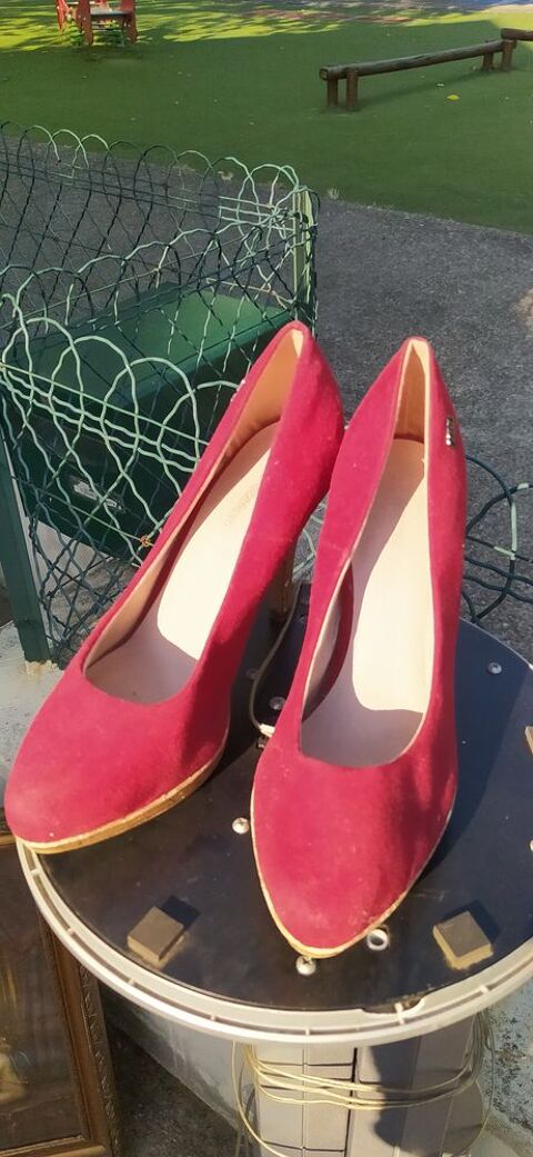 CHAUSSURES � TALON 7 Tourette-du-Ch�teau (06)