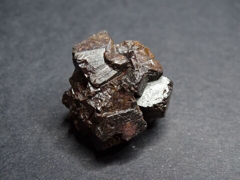 Limonite (pseudomorphe de Pyrite) Sud de Madagascar 5 La Petite-Raon (88)
