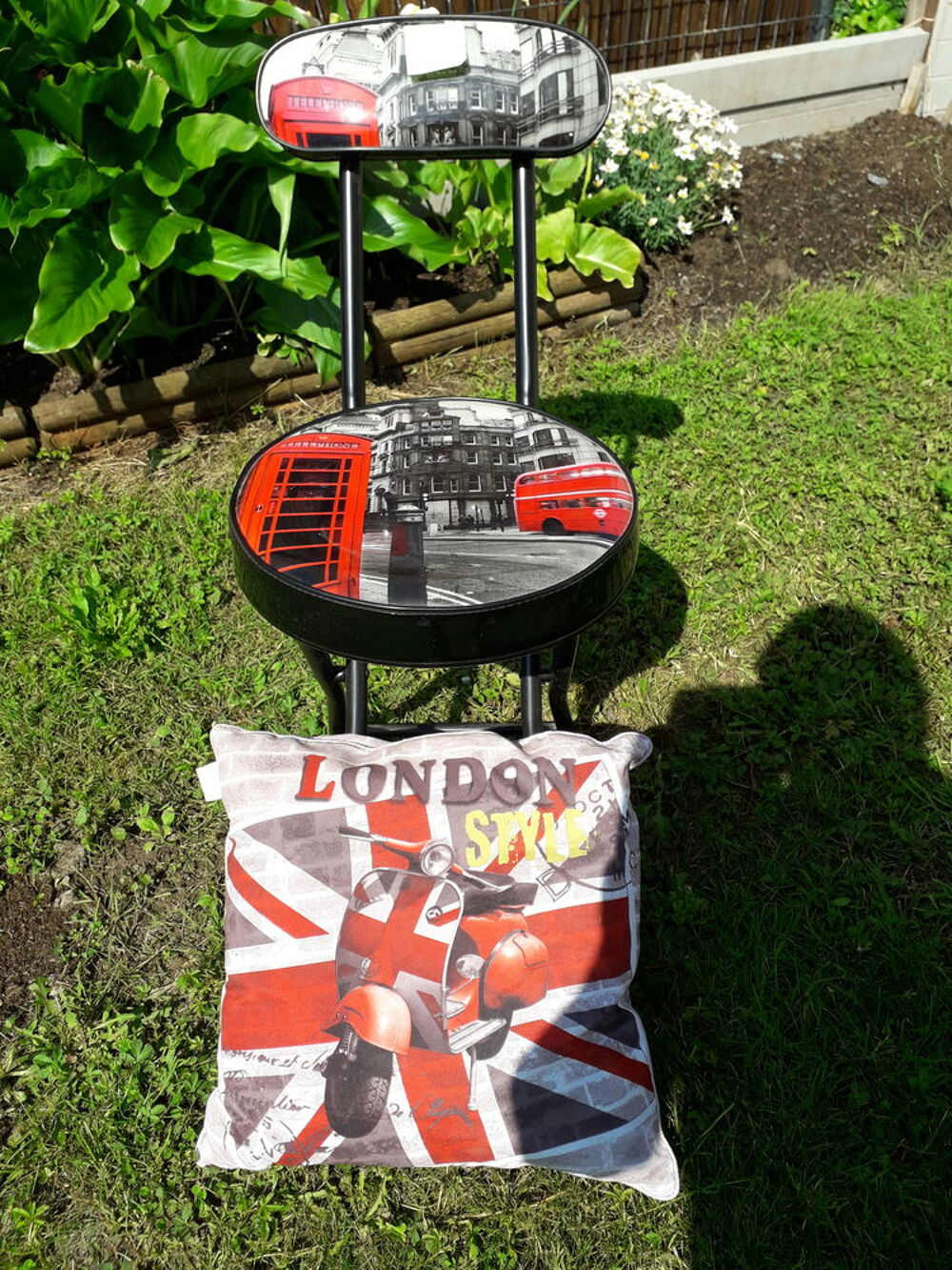 TBE DIVERS ARTICLES P/ENFANTS Ptites chaises, poubelles, etc Jeux / jouets