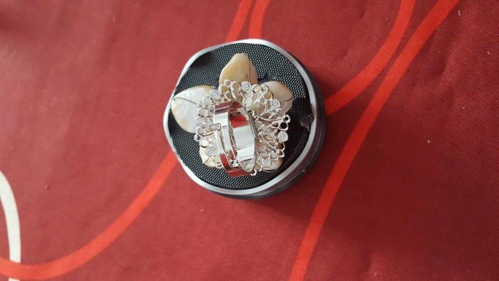 Bague neuve artisanale nacr&eacute;e, r&eacute;glable fleur perle N&deg; 1297 Bijoux et montres