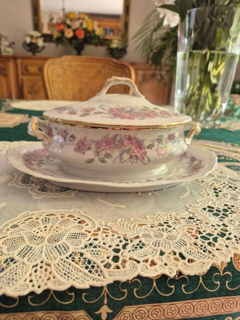 Saucière  en porcelaine   . 30 Maresquel-Ecquemicourt (62)