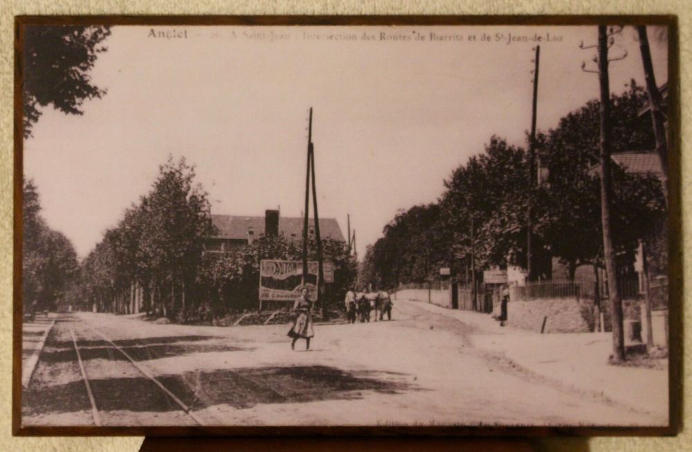 A N G L E T : " ANCIEN CARREFOUR SAINT -JEAN " Décoration
