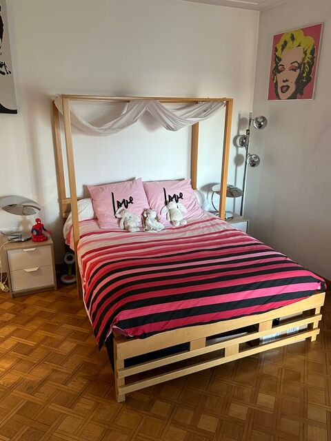 lit double  VIVEL en 140   baldaquin et un bureau 150 Nice (06)