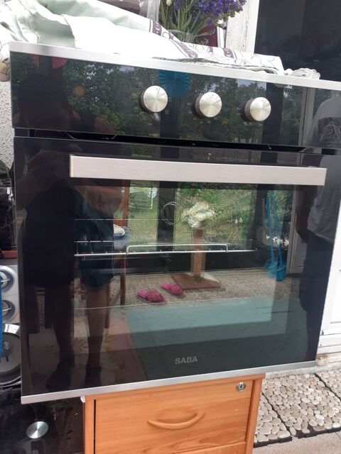 Four SABA NEUF jamais servi 200 Sens (89)