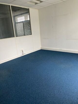   BUREAU A VENDRE  302M2 PARC D ACTIVITE BRON Bron