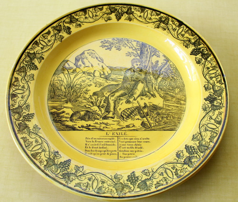 Assiette parlante faience jaune CREIL MONTEREAU L'Exil&eacute; 19e 