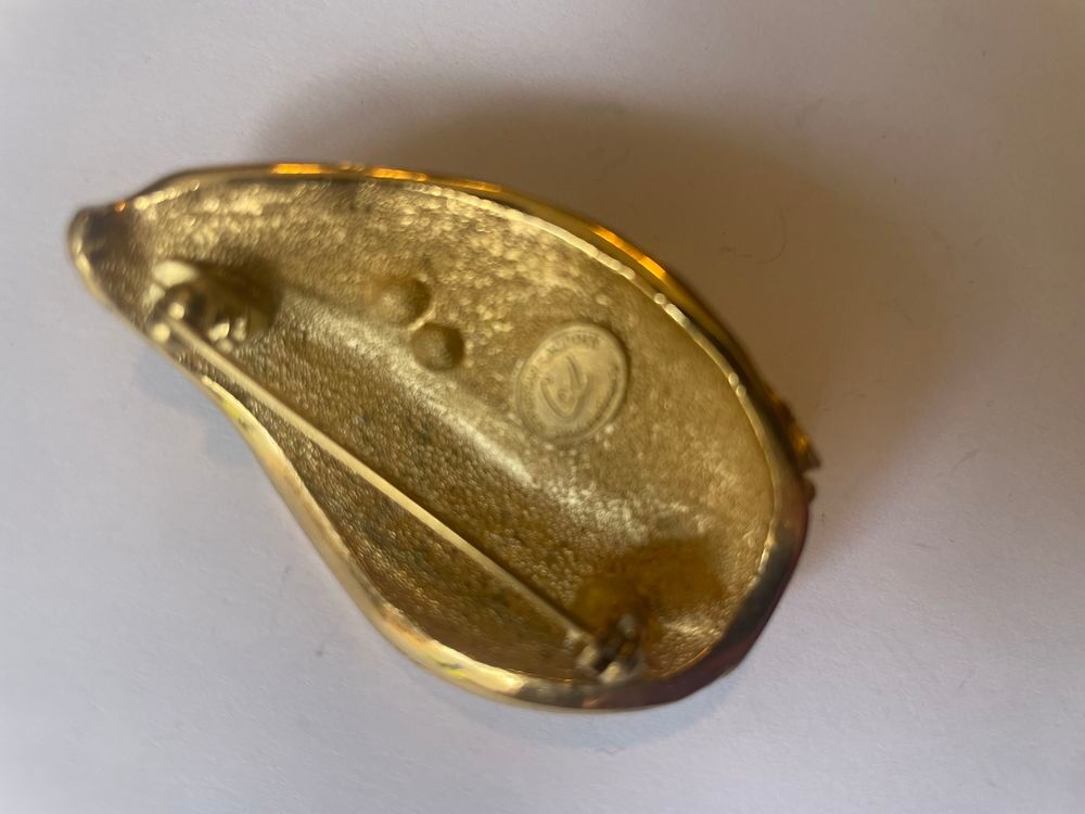 Broche coquillage dor&eacute; strass crystal Christian LACROIX Bijoux et montres