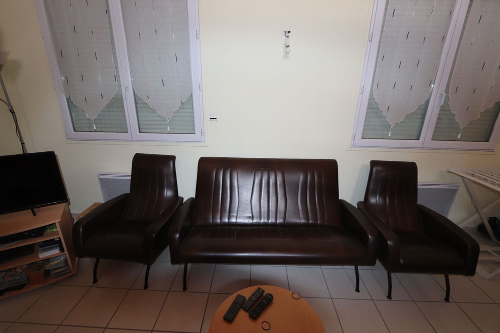 canap&eacute; en cuir et 2 fauteuils en cuir des ann&eacute;es 1960 Meubles