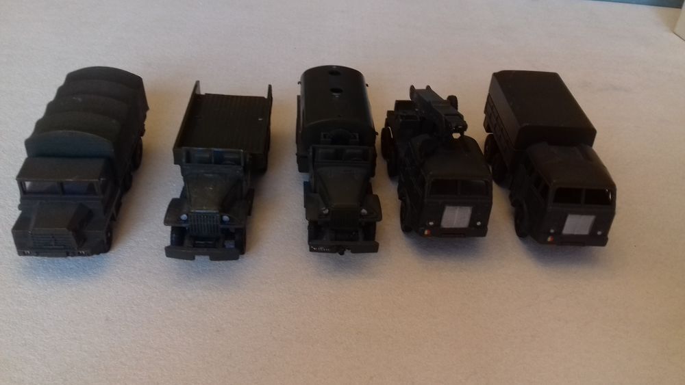 dinky toys 5 vehicules militaires Jeux / jouets