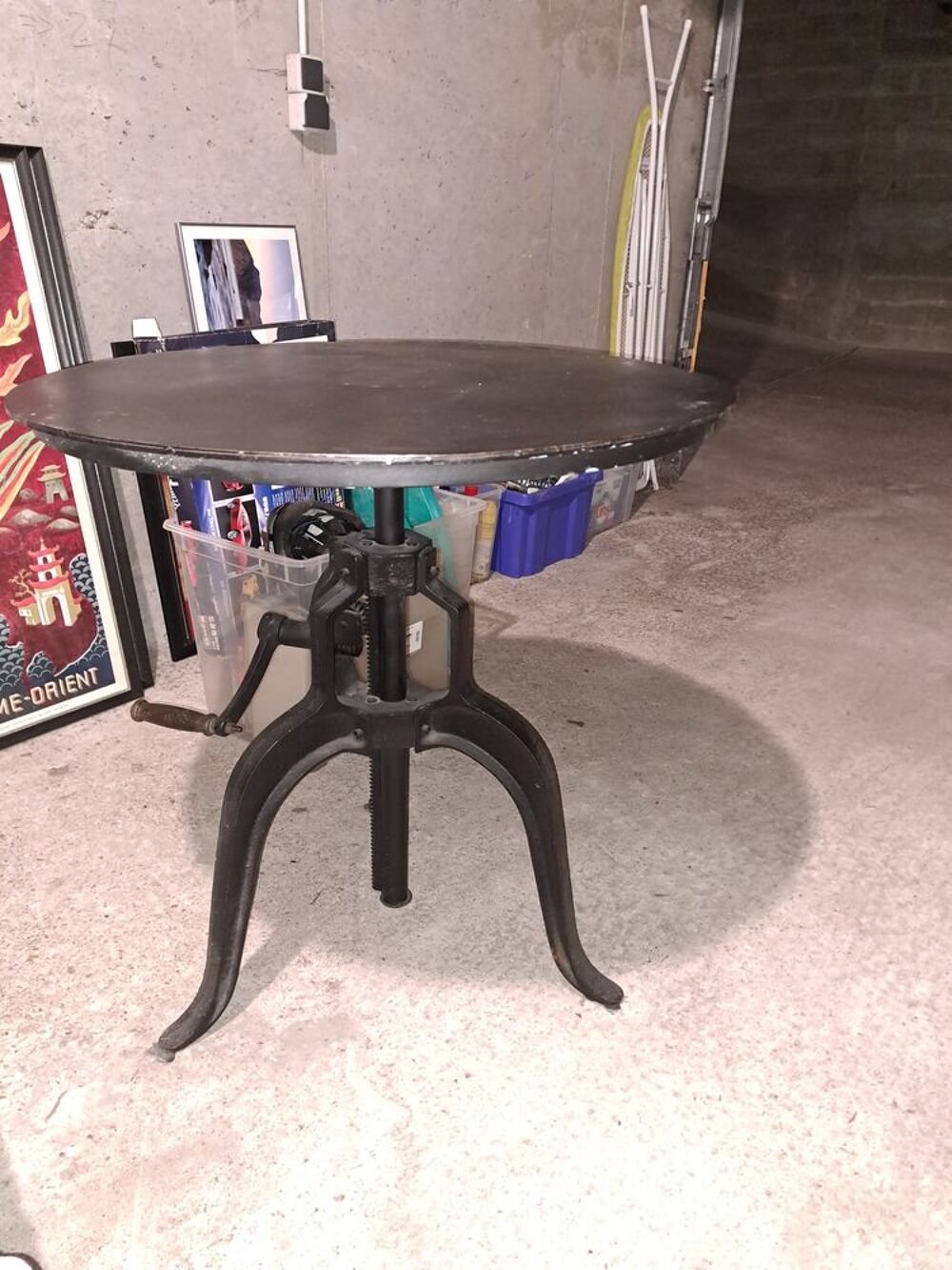 Table ronde m&eacute;tallique "Manivelle" Meubles