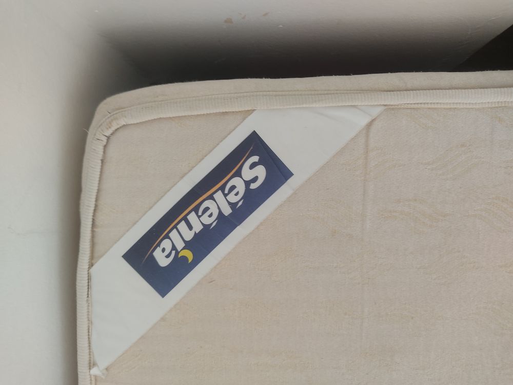 matelas mousse - Tenue ferme - 160x200 - 75€ Meubles
