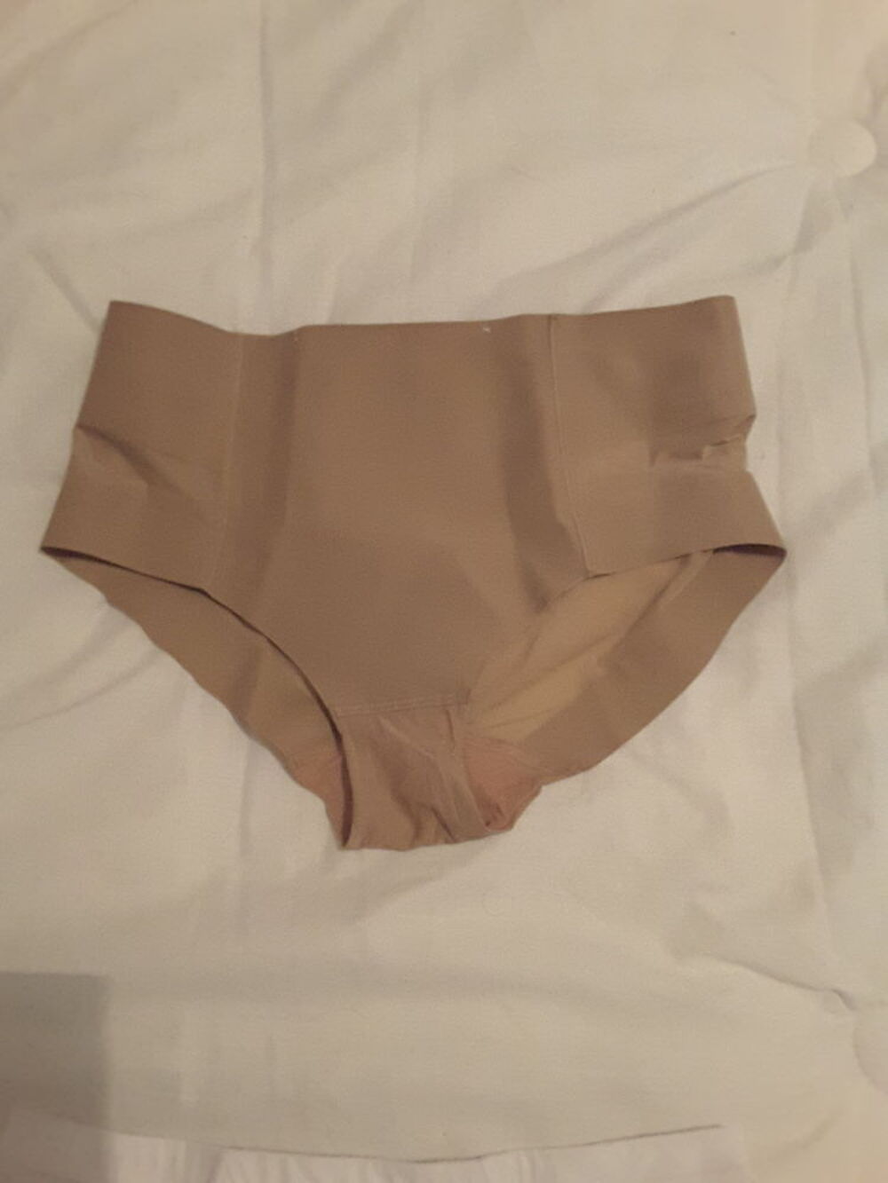 Gaines culotte ultra fine
1 blanche et 1 chair Vêtements