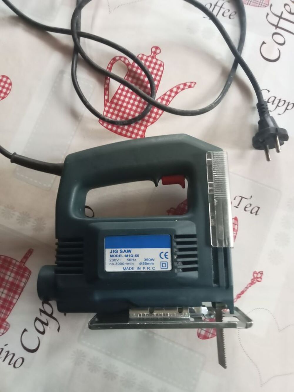 Scie sauteuse &eacute;lectrique 350 watts Bricolage