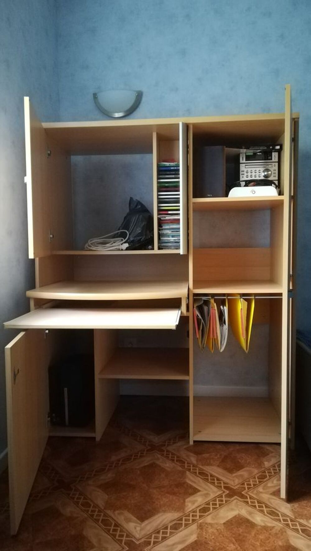 Bureau informatique avec nombreux rangements Meubles