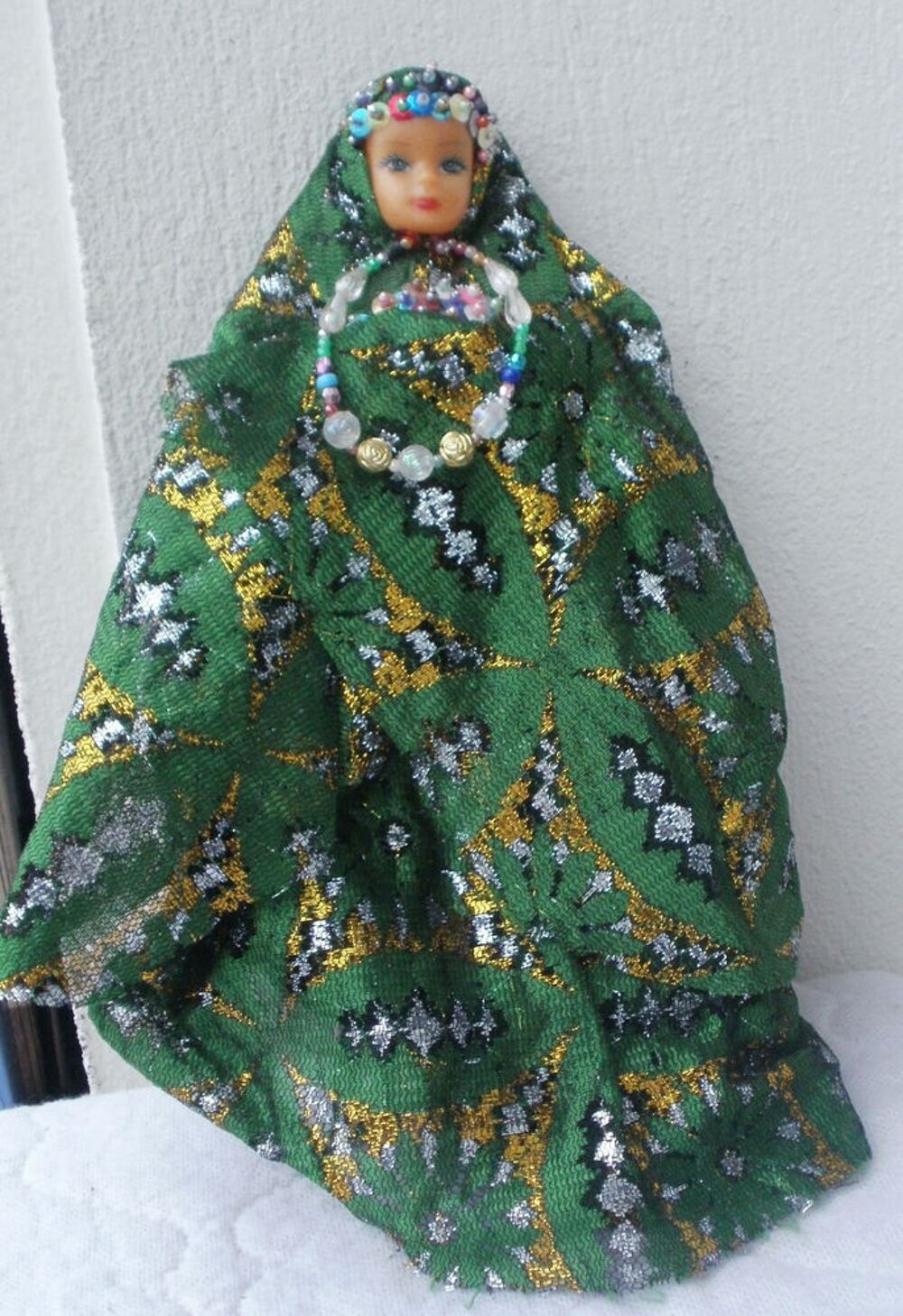 POUPEE FOLKLORIQUE ORIENTALE 