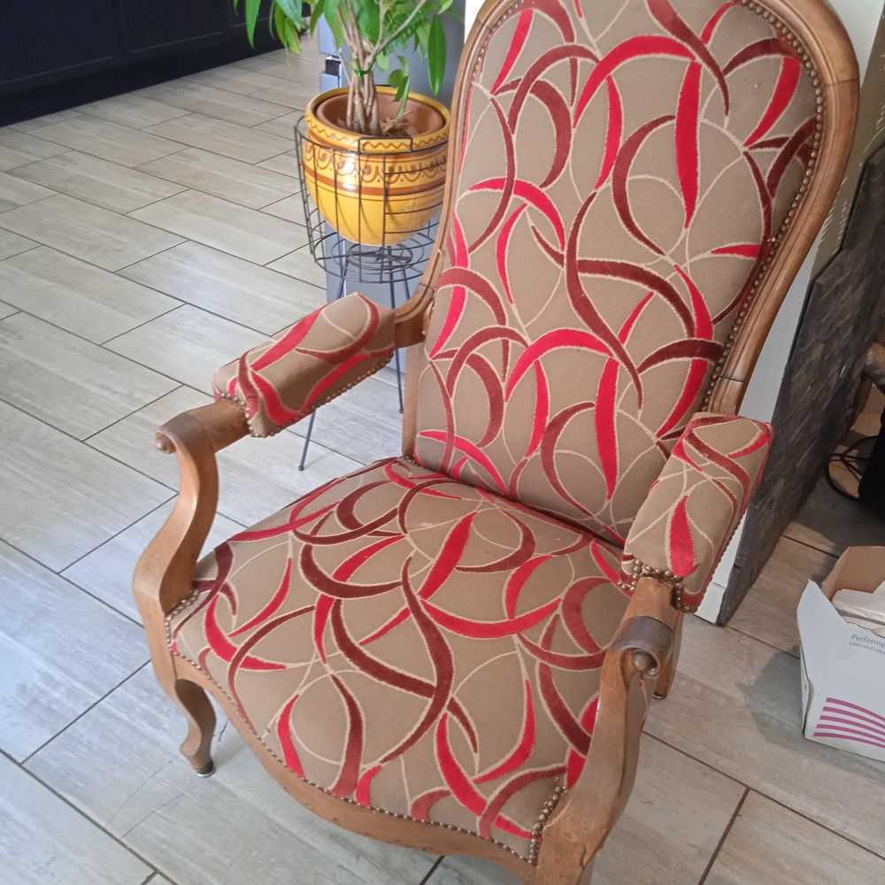 Voltaire bois massif avec cremaillere relook&eacute; tissus rouge Meubles