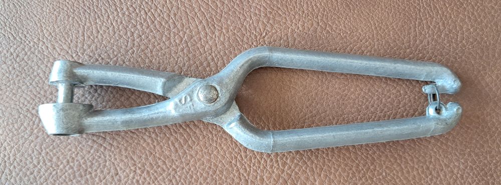 ancien denoyauteur vintage 
marque as 
18x4,5 cm
Cuisine