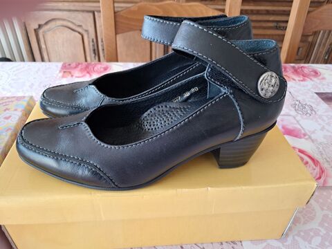 Chaussure Noire Taille 39 noire mode accessoires TV cosplay 24 Fves (57)