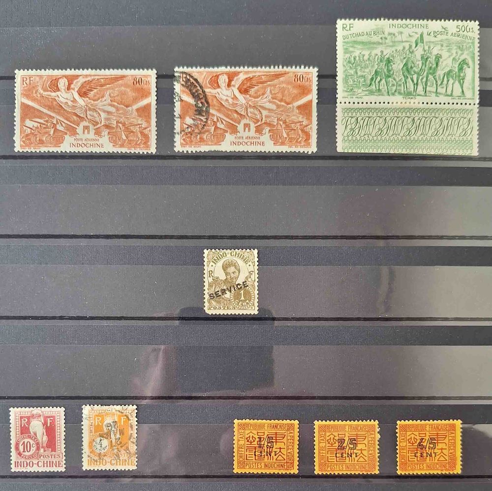 S&eacute;rie de timbres de collection d'Indochine D et E 