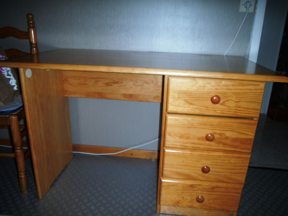 bureau 4 tiroirs en pin massif Meubles