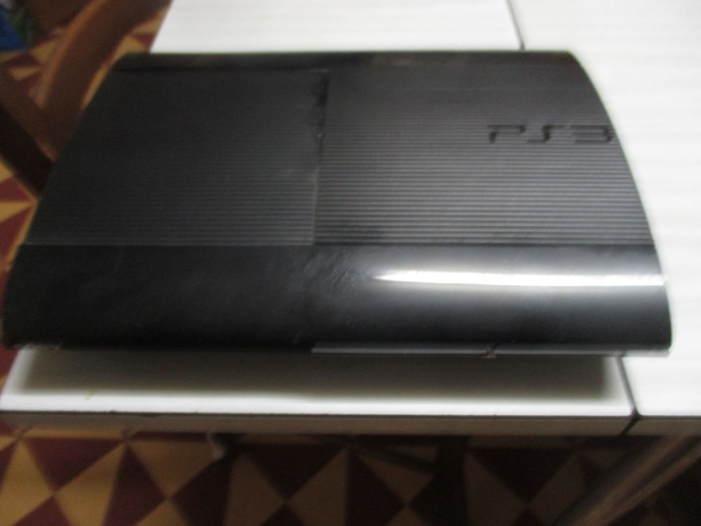 ps3 +4 manettes + 12 jeux Consoles et jeux vidéos