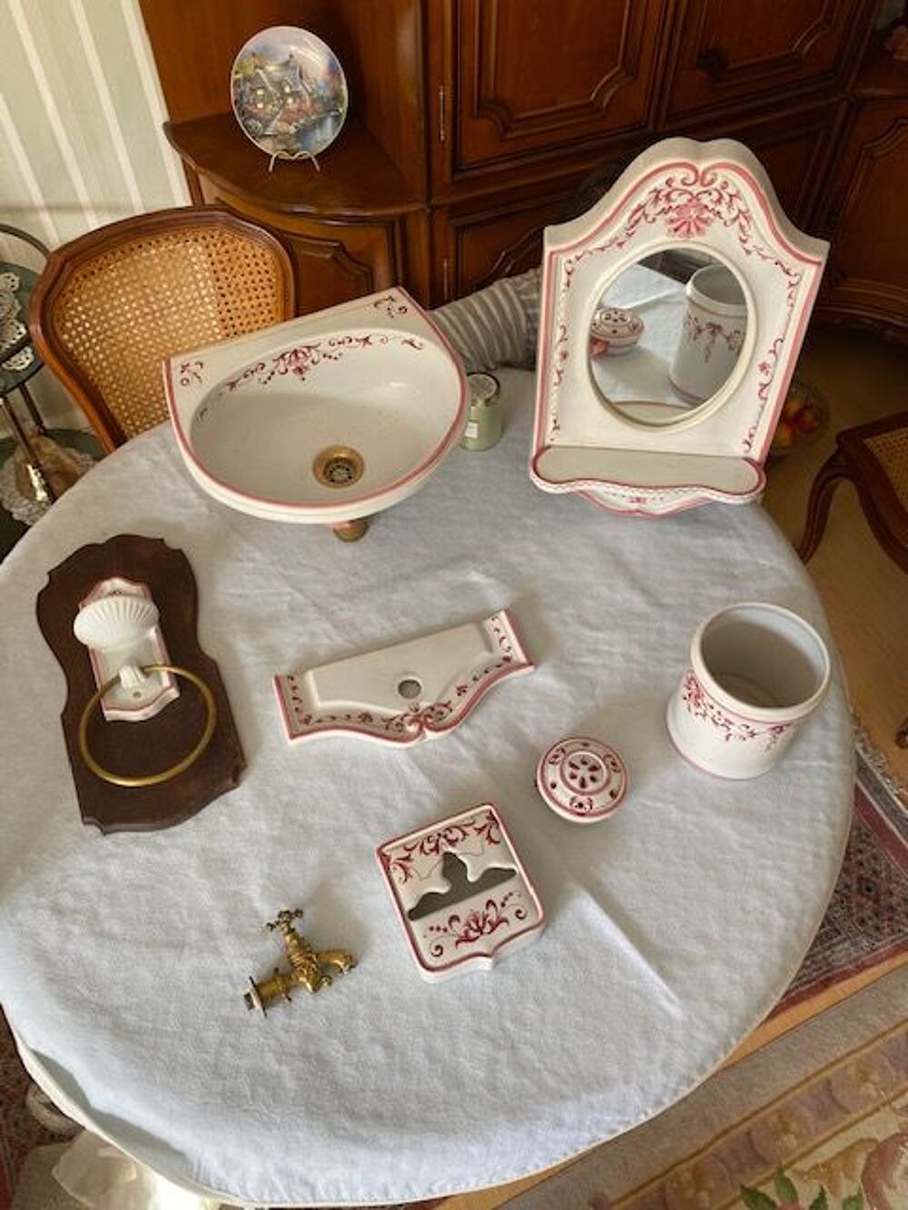 Lave main vintage peint &agrave; la main avec ses accessoires Meubles
