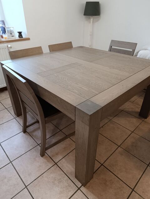 Table carr�+ chaises 1000 Gaillac-Toulza (31)