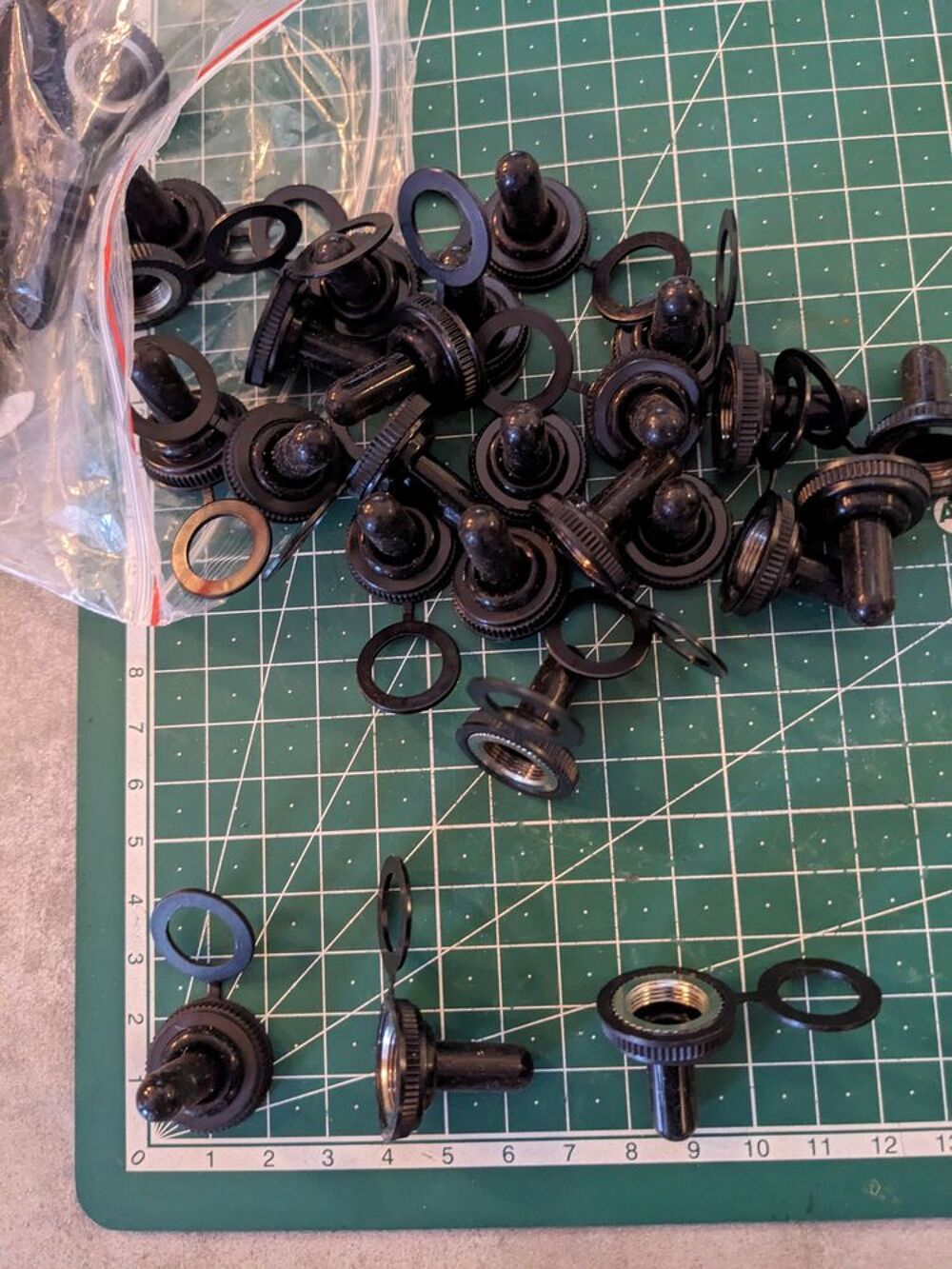 10X ISOLATEUR POUR INTERRUPTEUR A BASCULE ON/OFF
10 BOUCHONS Bricolage