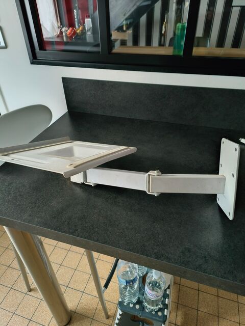 Support mural articul� blanc 12 Nieppe (59)