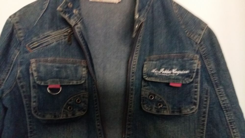 Veste en jean bleu. Vêtements enfants
