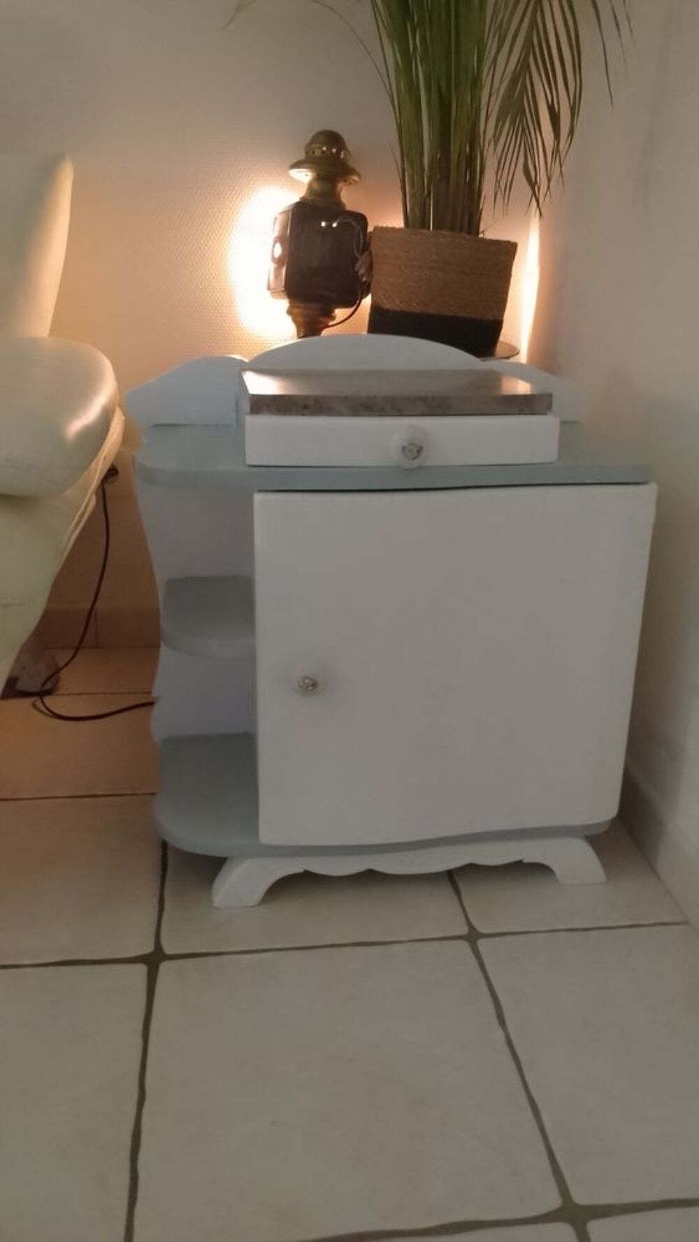 Meuble de chevet relook&eacute; Meubles