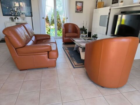Canap� cuir avec 2 fauteuils club en parfait �tat 230 Montagnac (34)