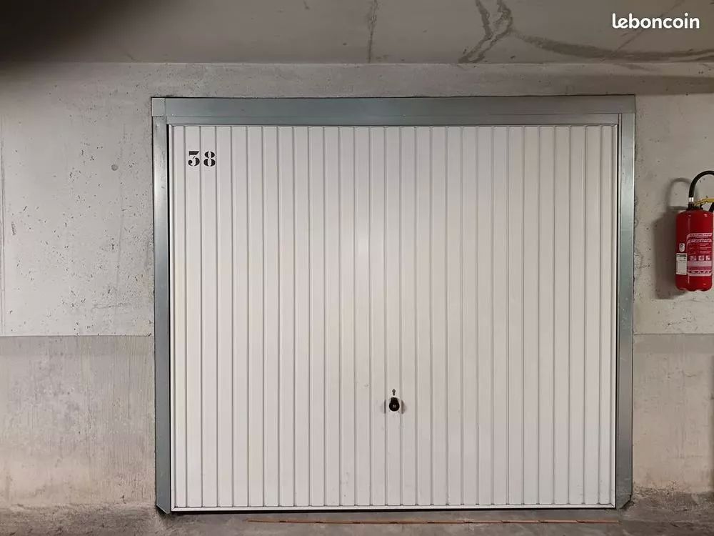 Vente Parking/Garage GRAND GARAGE FERME 20.20mcarrés VALROSE - 69 300 € Nice